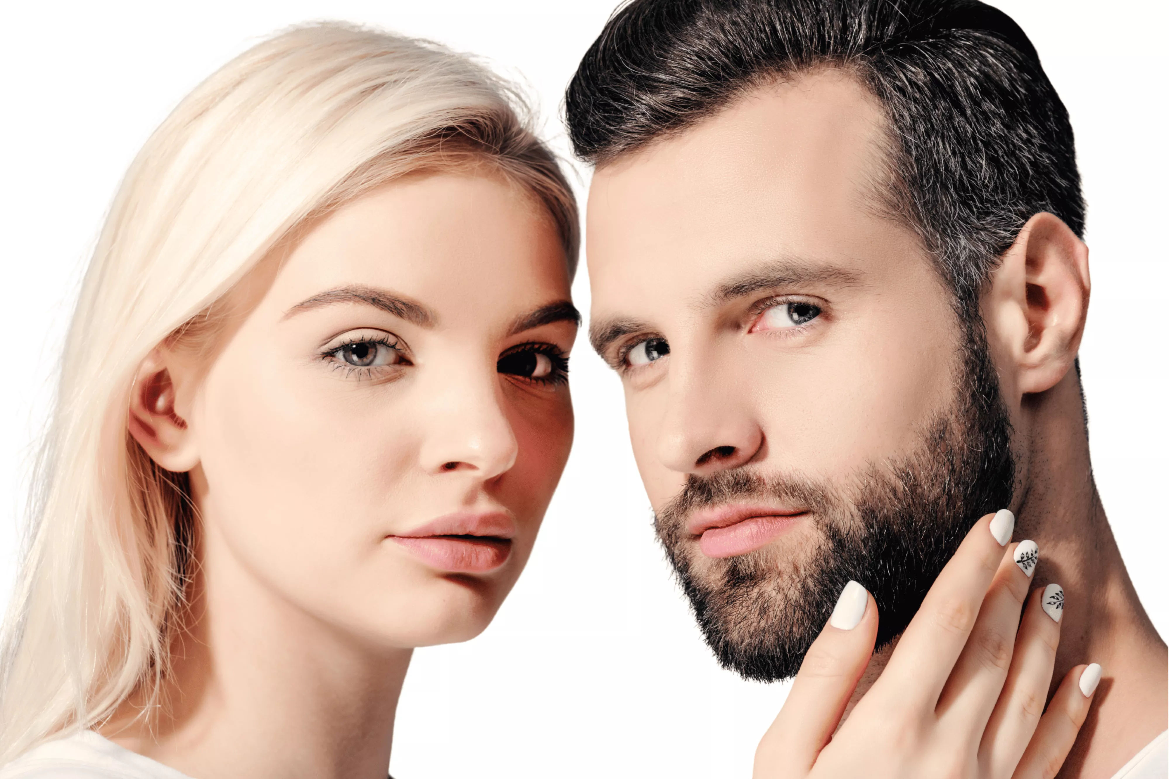 Profissional realizando procedimento estético facial